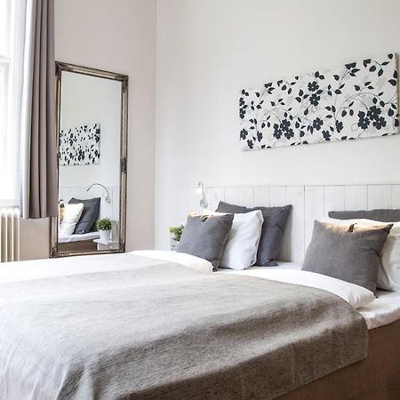 Guesthouse Eleven Hotel Арвика Экстерьер фото